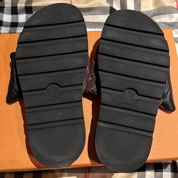 Louis Vuitton Pillow Slide - Picture 8 of 14